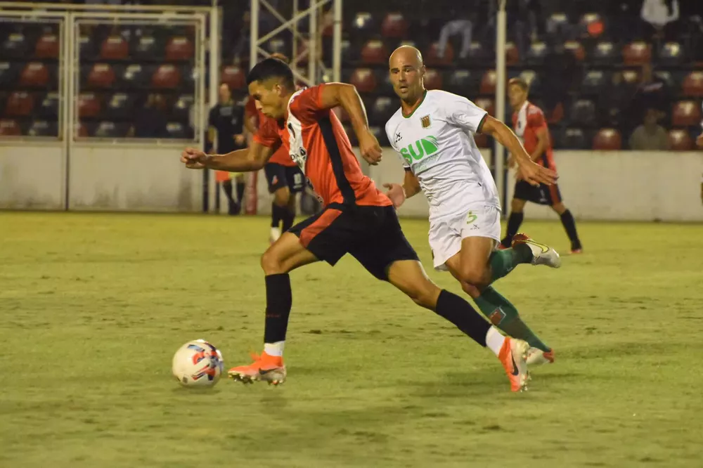 Ascenso, fin del invicto de Maipú, perdió con Agropecuario 2 a 0