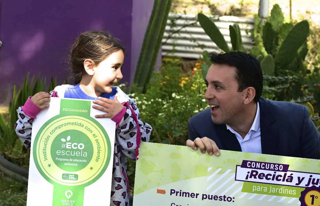 Entrega de premios a jardines polo ambiental reciclá y jugá garcia zalazar estudiante de jardin