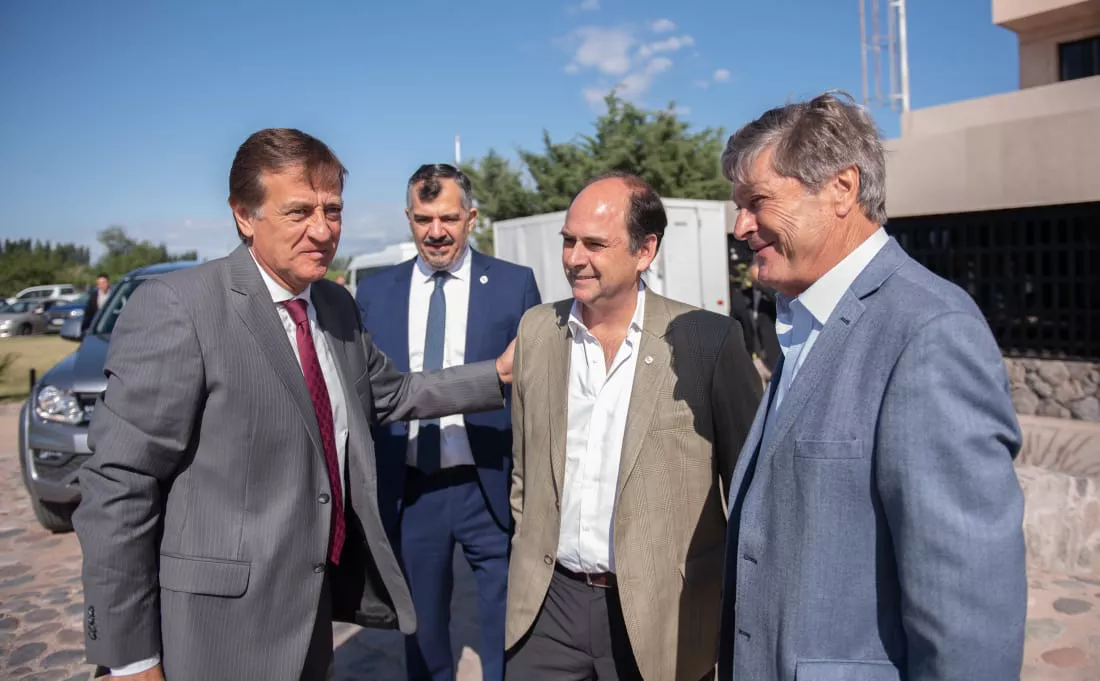 El gobernador Rodolfo Suarez, Gerardo Fernández (presidente de CPC), y Dalmiro Barbeito y Atilio Calzetta, de CECIM