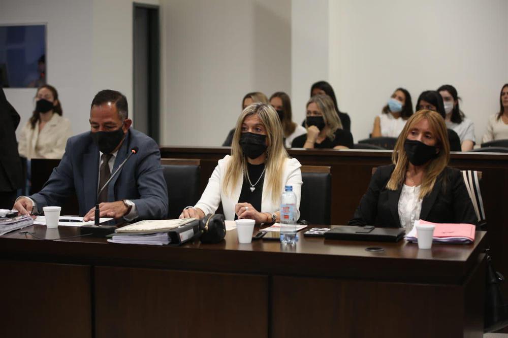 Debate Juicio por jurados c/ Gil Pereg  Acusado por Homicidio Agravado por el vinculo en concurso real y Homicidio simple agravado por el uso de arma de fuego (Art 80 nc 1, 55, 79 y 41 del Código Penal Argentino). 
Fotos Ministerio Público Fiscal Mendoza - Argentina 