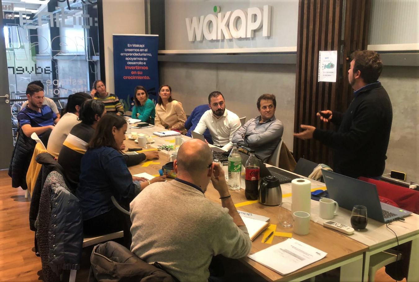 Equipos emprendedores acelerados por Awa Ventures durante el programa de formación.