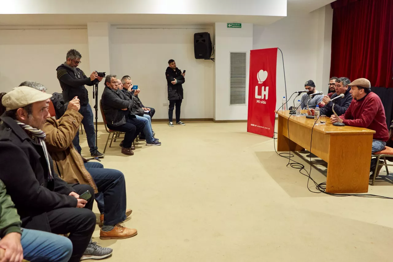 multimedia.normal.b0c3f1b21adee0af.50616973616a652c20656c2066696c6d2071756520736520726f646172c3a1205f6e6f726d616c2e77656270