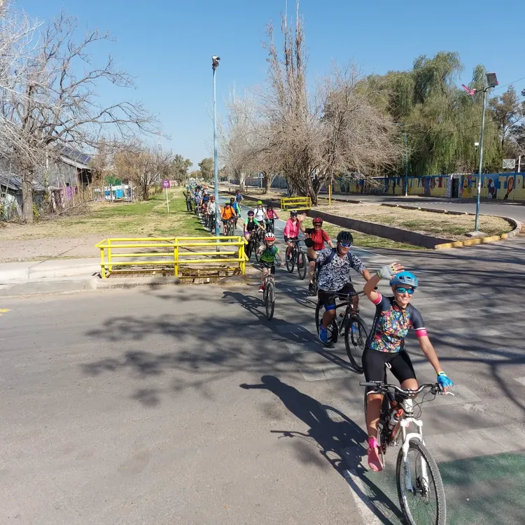 bicis cruzando calle
