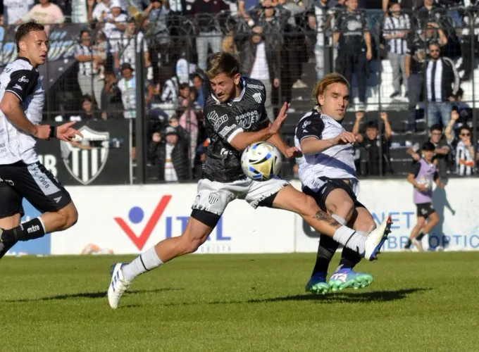Gimnasia y Esgrima, Chaco For Ever