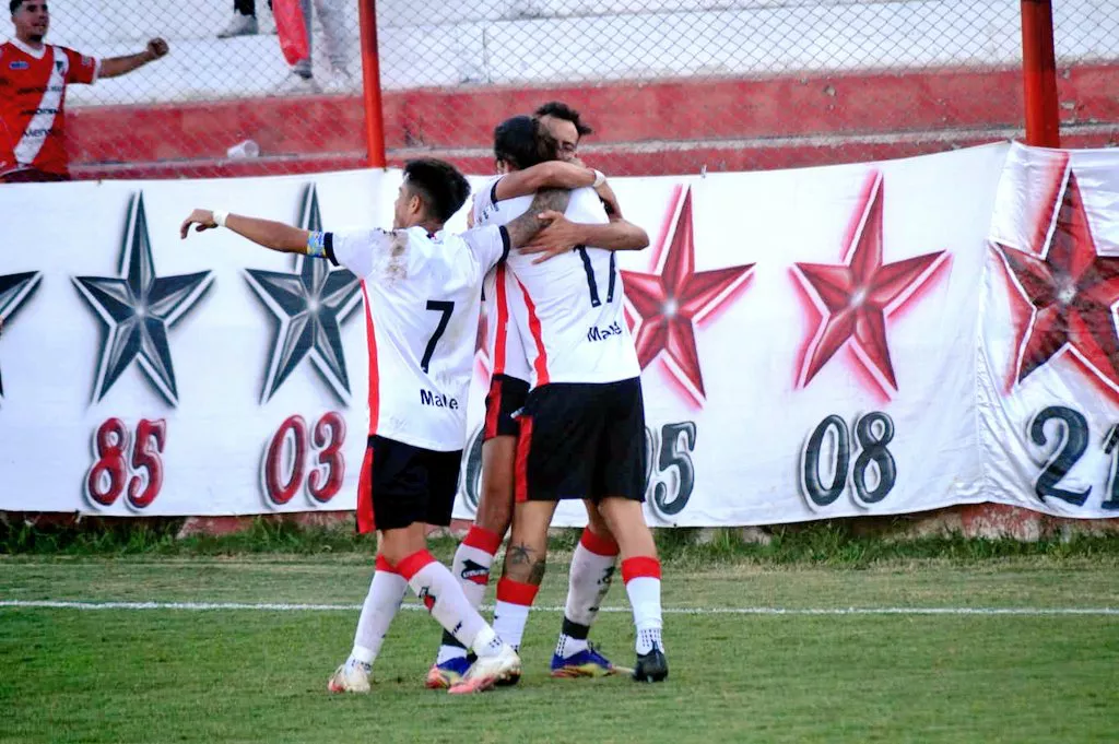 Ascenso, 3 goles de Bruno Nasta al Dragón