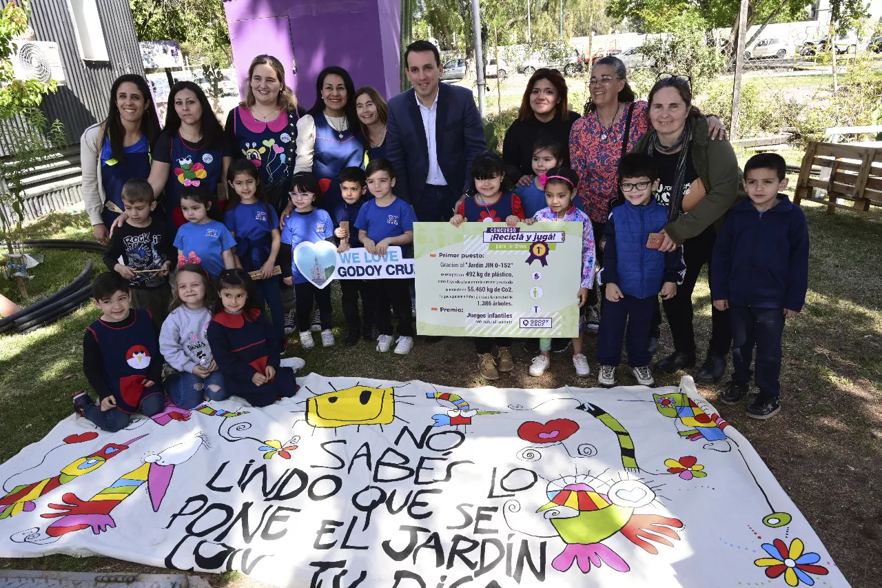 Entrega de premios a jardines polo ambiental reciclá y jugá 2