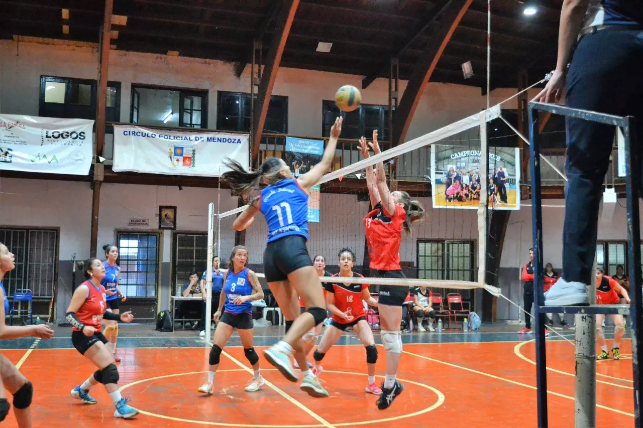 Voley, Policial 3- Maipú 0
