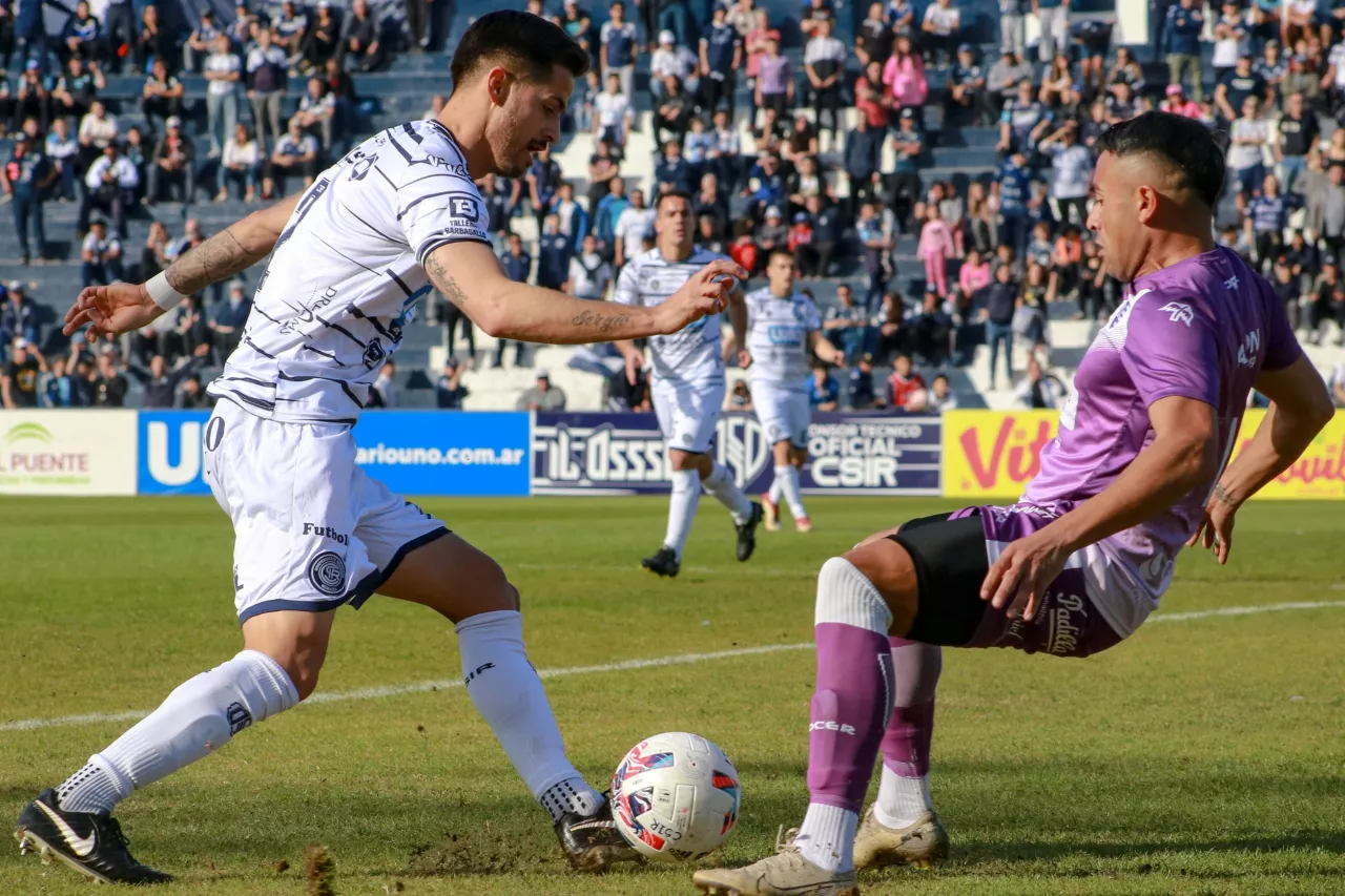 Ascenso, Independiente Rivadavia 0- VillaDálmine 0