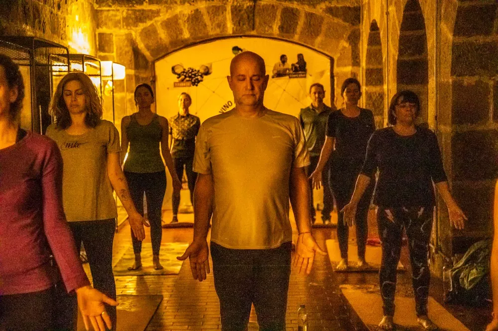 Concentración y estabilidad en la postura de la montaña