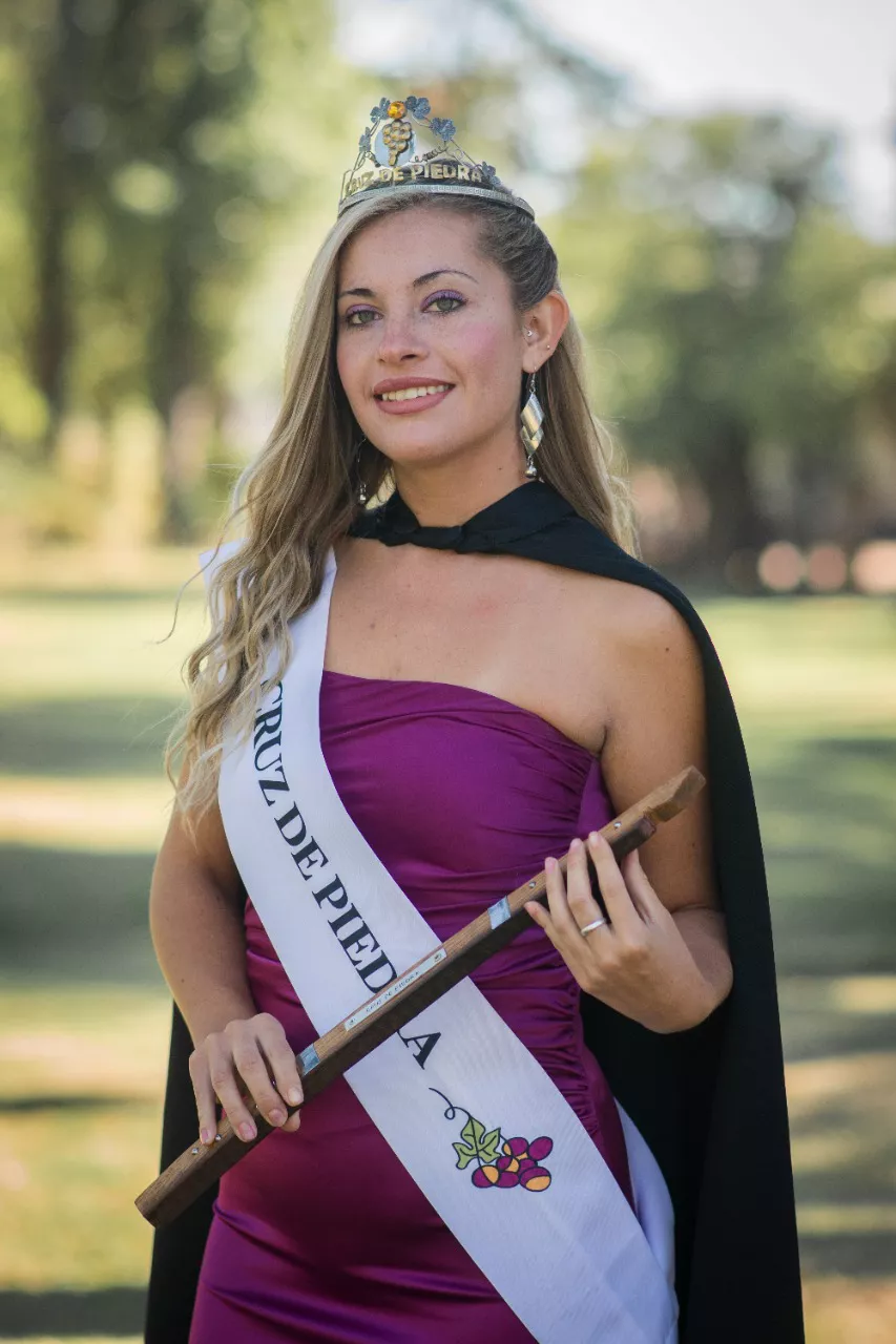 Cruz de Piedra Ana Paula Zanón