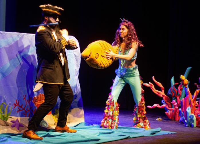 Las aventuras de Pata Chueca y la Sirena