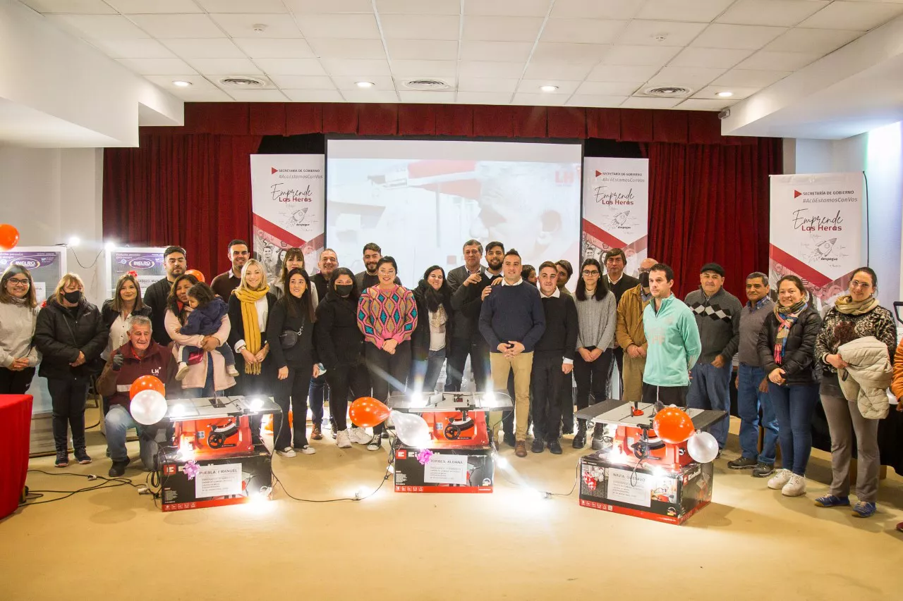 Las Heras, emprendedores recibieron material