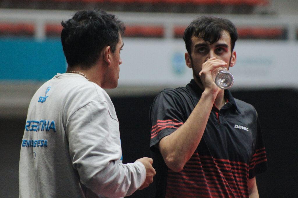 Tenis de mesa, singles y dobles