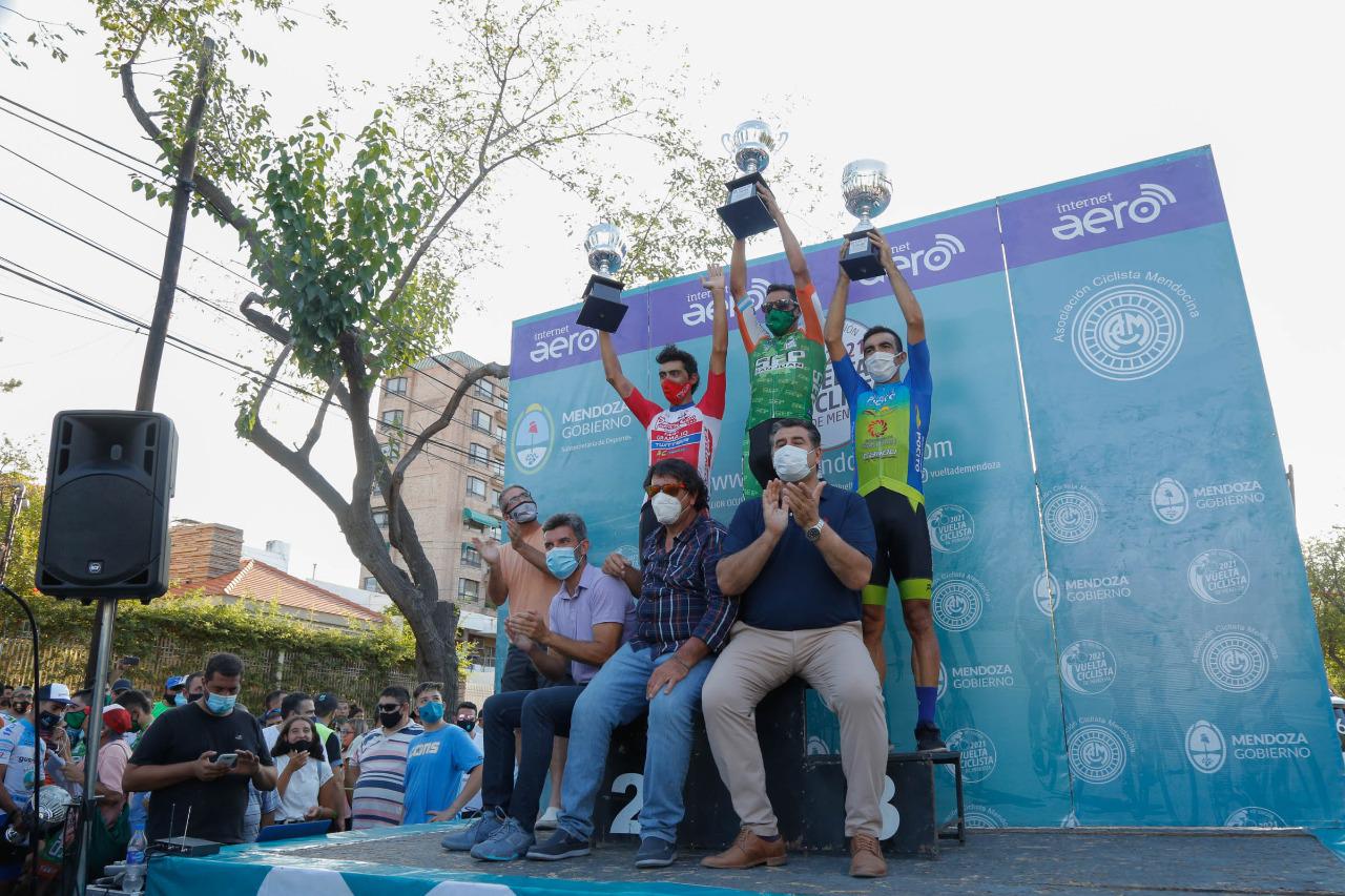 Dotti en el podio, Prensa Gobierno de Mendoza