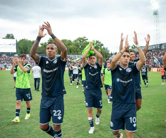 Independiente Rivadavia, River