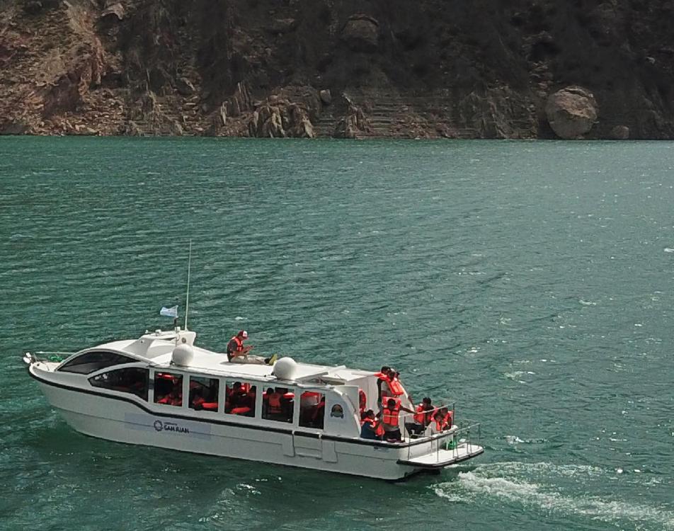 paseo catamaran punta negra