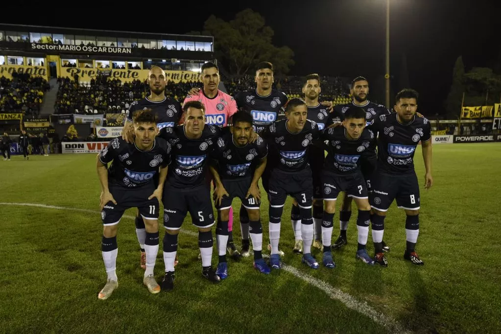 Ascenso, Independiente Rivadavia en Isidro Casanova