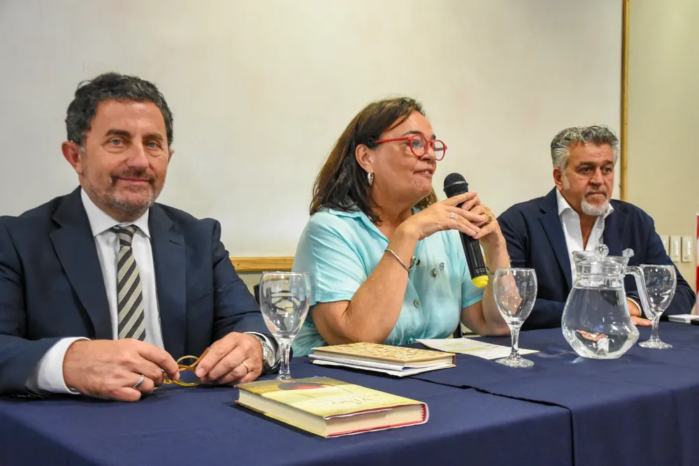 Mesa académica_ Giuseppe D_Agosto, María Flavia Filippini y Roberto Cipresso.