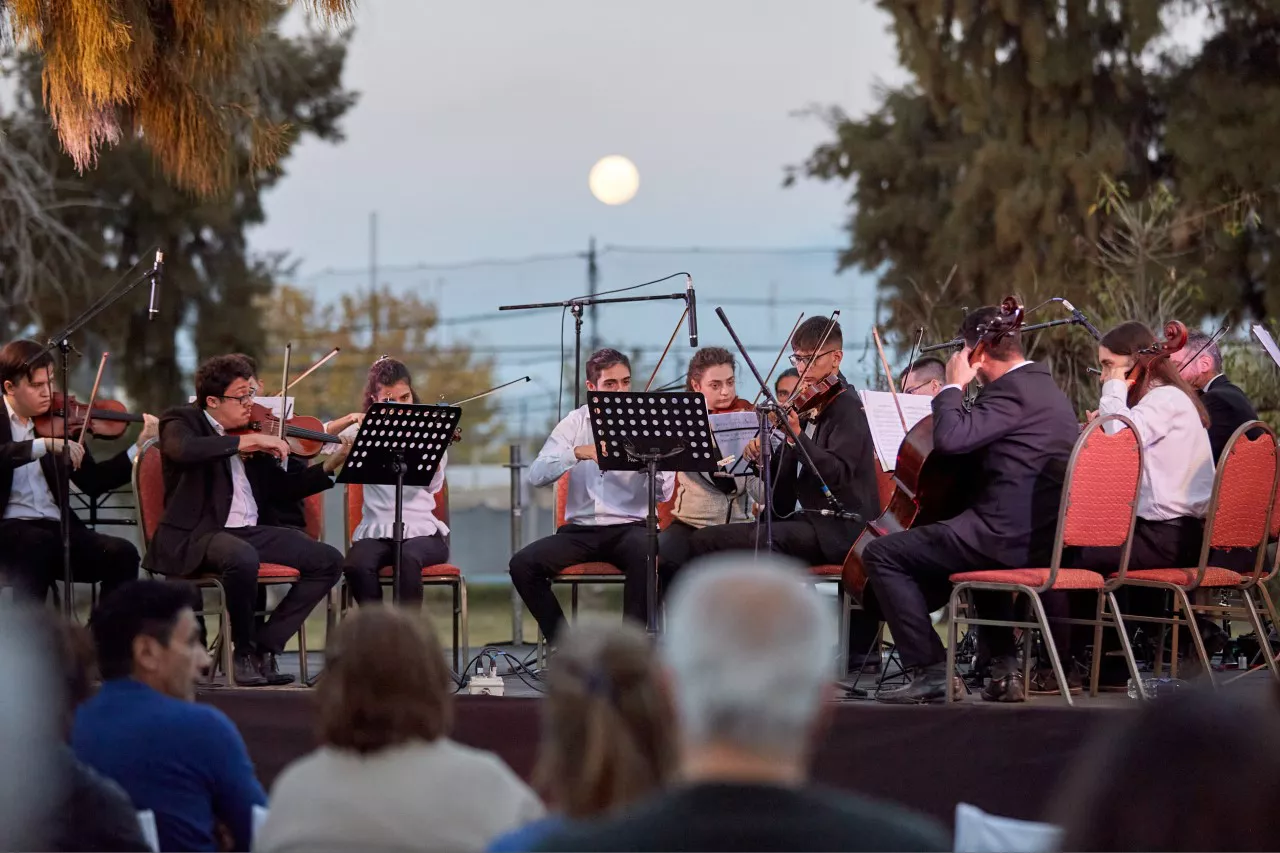 Las Heras, Camara juvenil suma músicos
