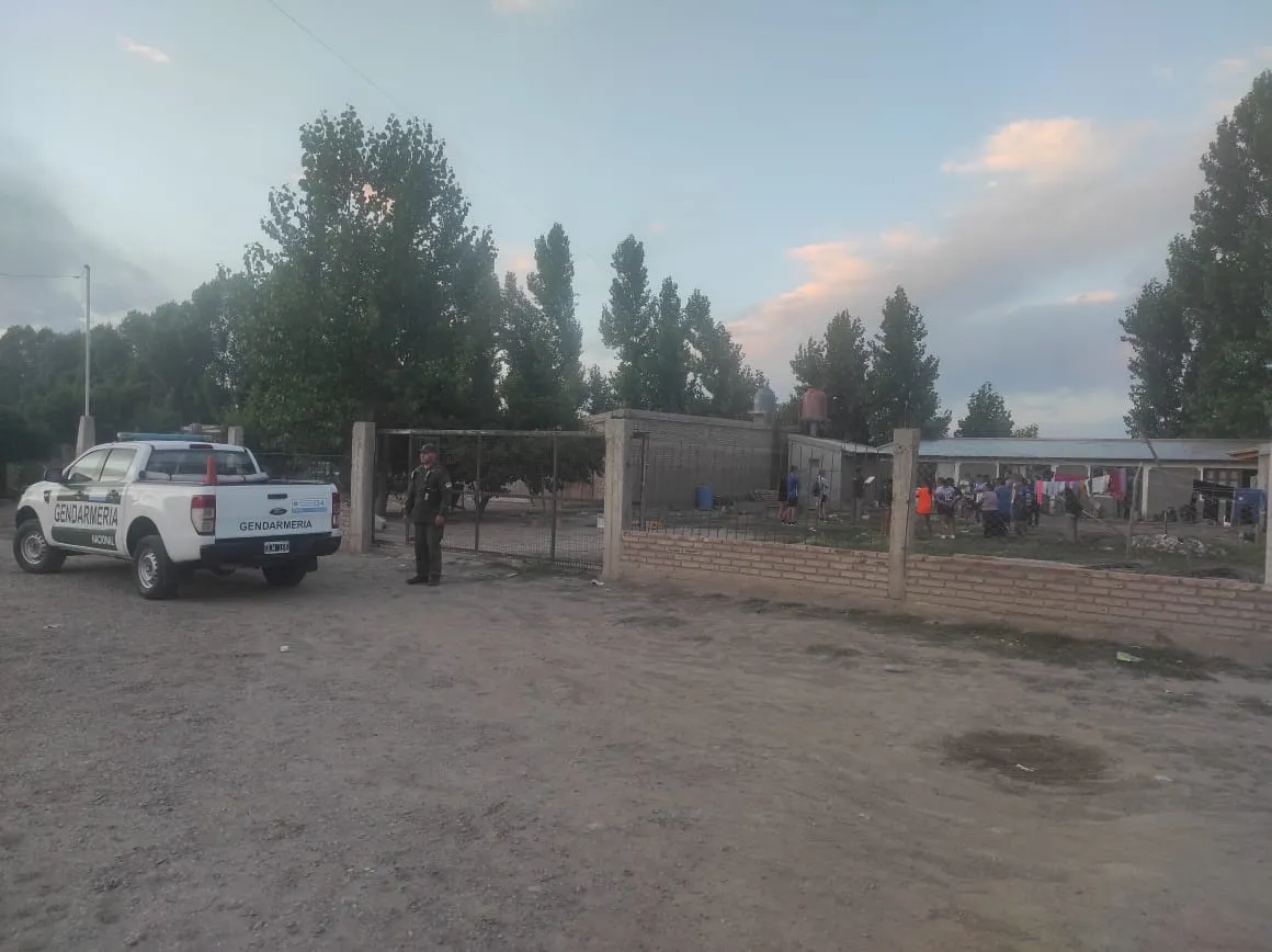 Mendoza allanamiento rescatan 21 mayores 6 menores de edad (12)