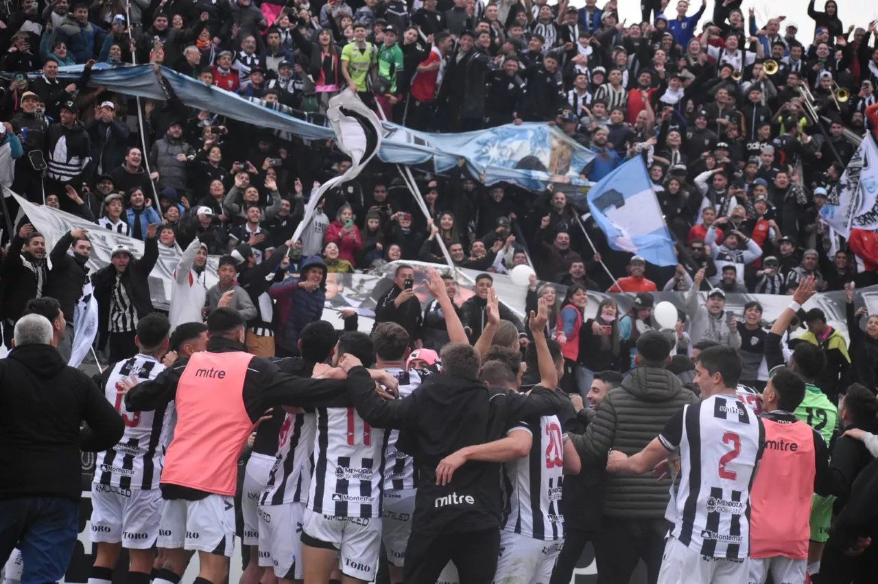 El Lobo se quedó con el clásico, 2 a 0 a la Lepra