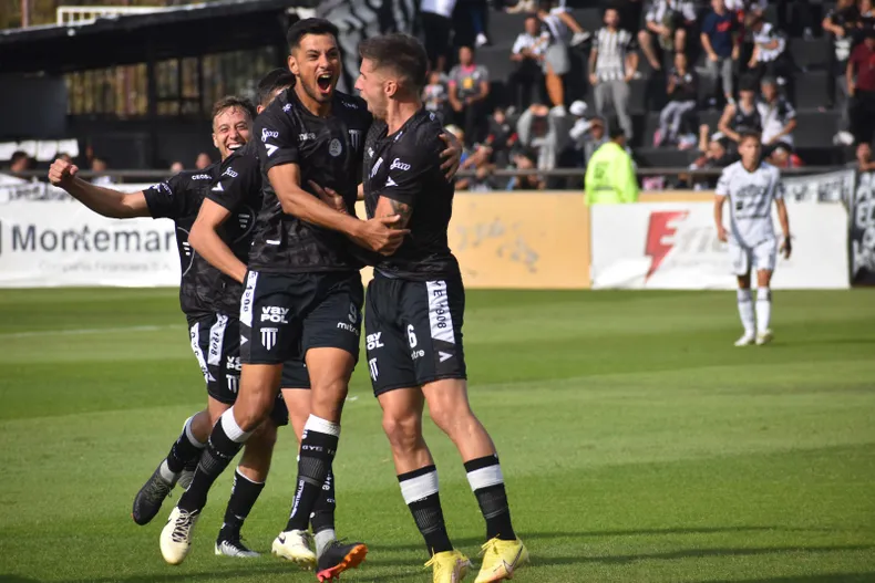 Gimnasia y Esgrima, Chaco For Ever de Resistencia