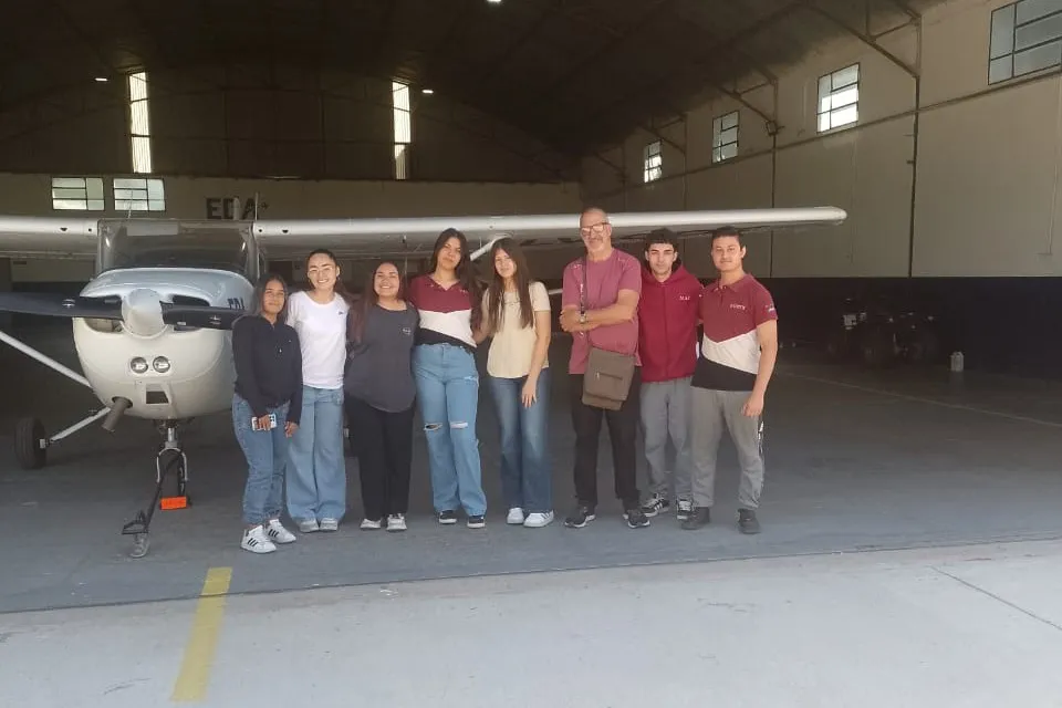 estudiantes avion entrenamiento 3