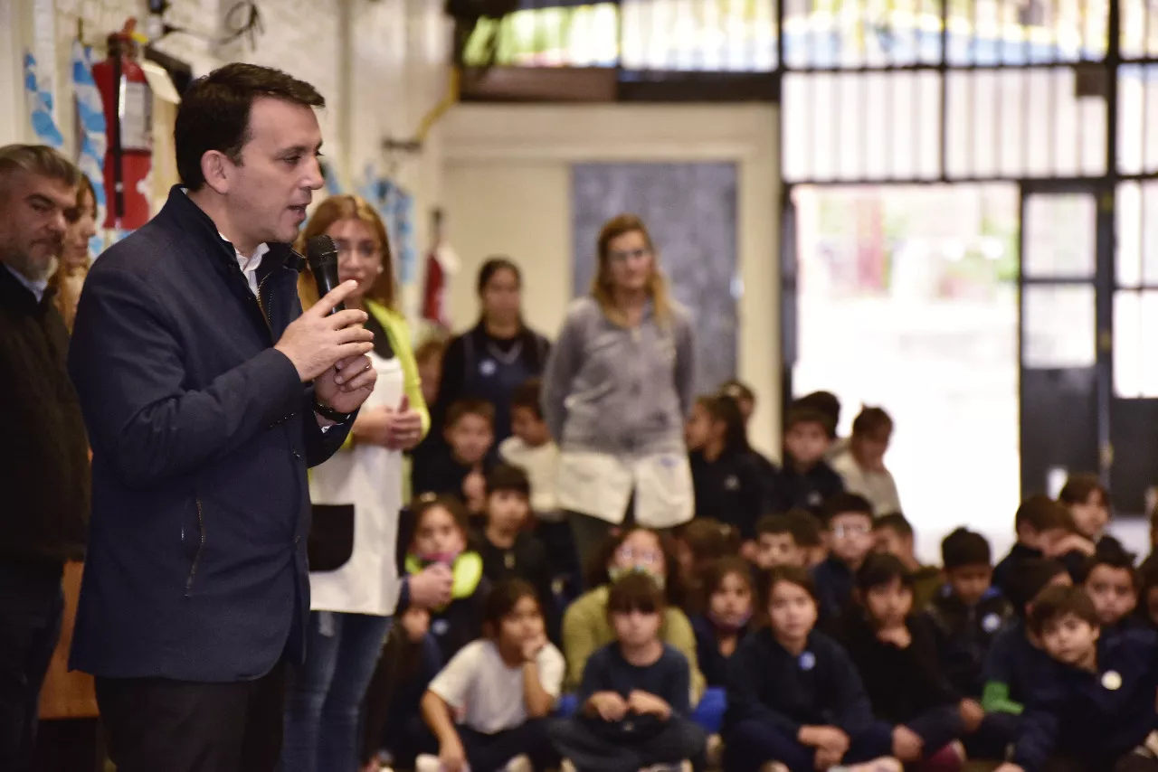 Tadeo en escuela Tomás Godoy Cruz 167 aniversario