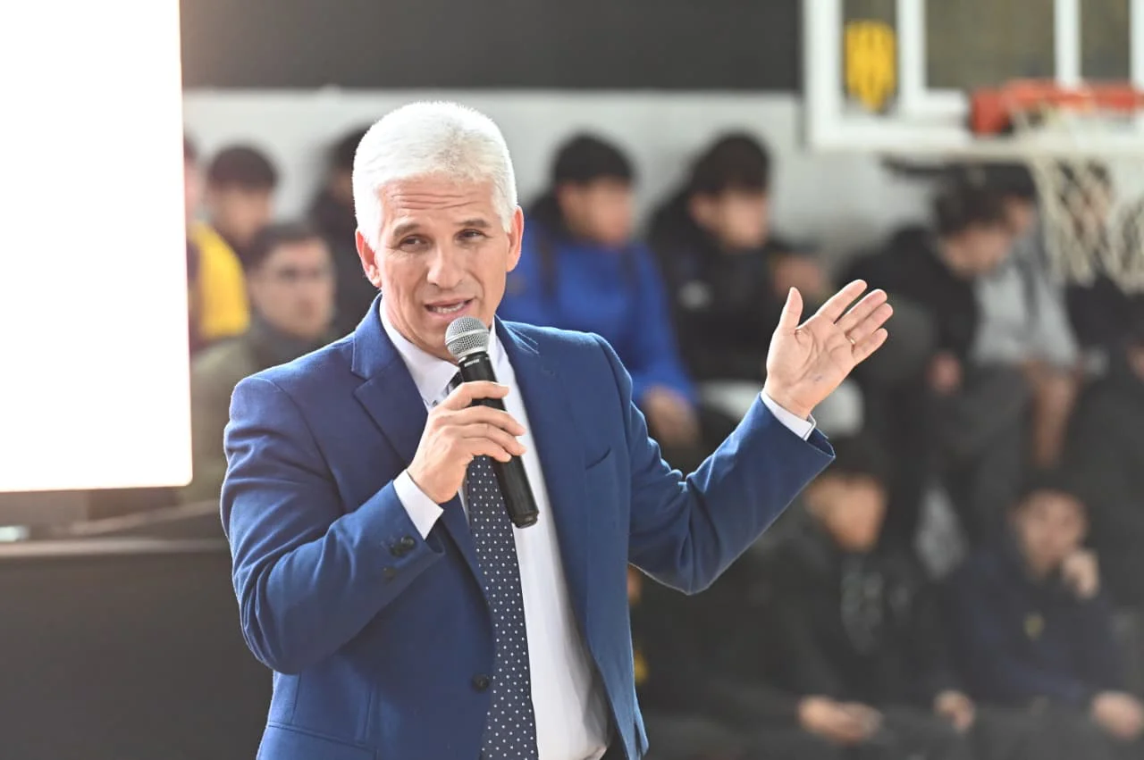 Jorge Newbery, Gobernador Claudio Poggi