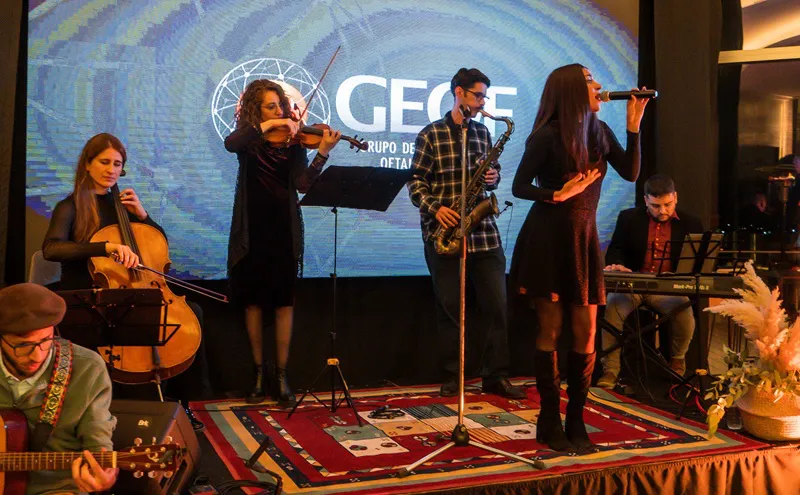 Música en vivo durante la presentación de Confluencia