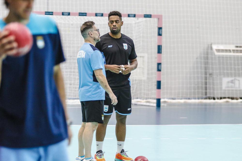 JJ OO, James Parker, Handball