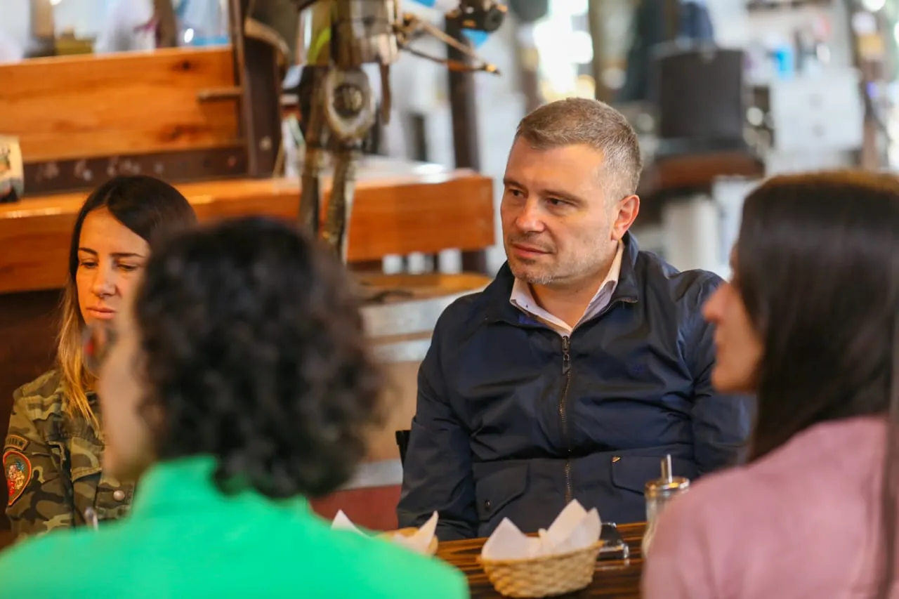 costarelli reunion con emprendedores