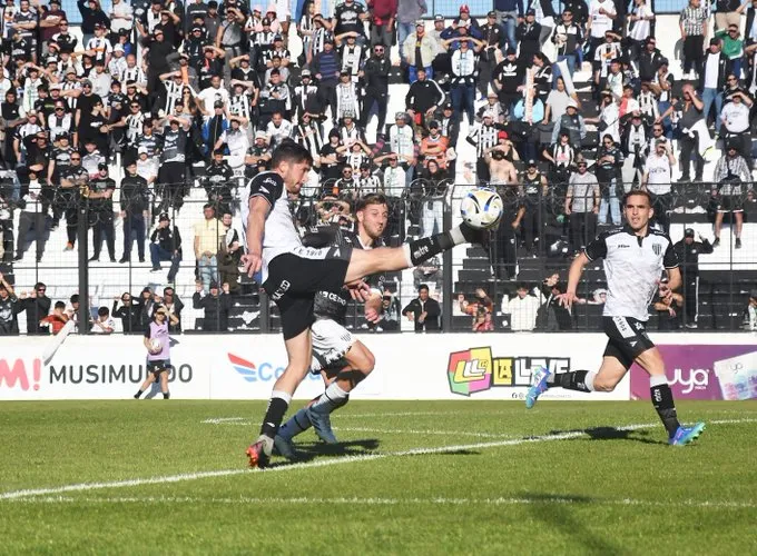 Gimnasia y Esgrima, Chaco For Ever de Resistencia