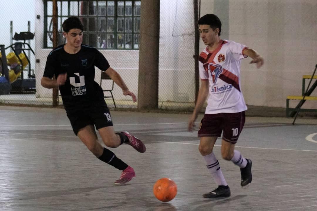 Futsal, Jóckey con un pie en la otra ronda