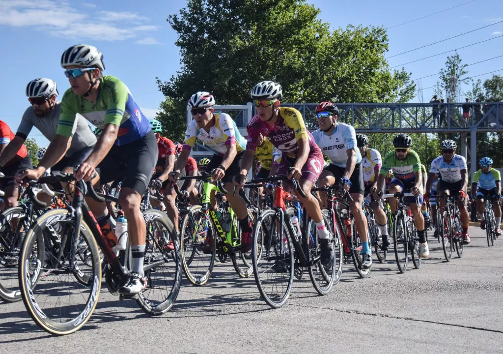 Ciclismo, Municipalidad de Godoy Cruz y su escudra violeta