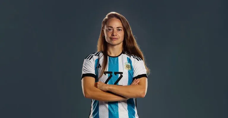 Estefania Banini, Campus