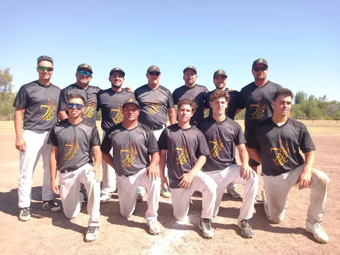 Softbol, Estudiantes de Paraná