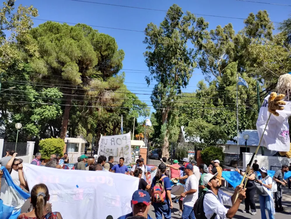 Docentes sanjuaninos protestando y de paro