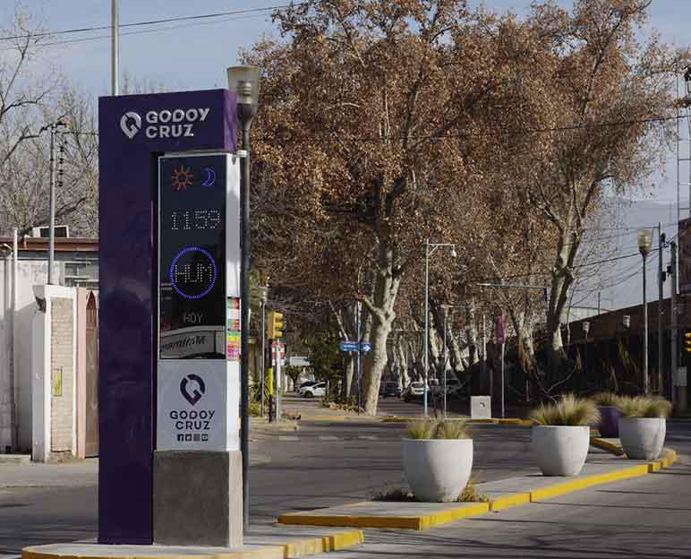 totems-ingresos-a-godoy-cruz-mendoza-minuzzi-ok