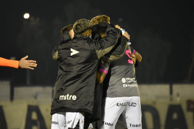 Gimnasia perjudicado por un grosero error del árbitro