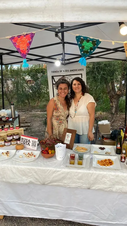 Natalia Ziperovich y Chechu Flores