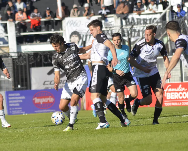 Gimnasia y Esgrima, Chaco For Ever, punteros