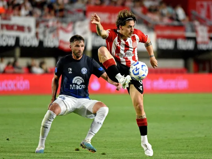 Independiente Rivadavia, Estudiantes de La Plata