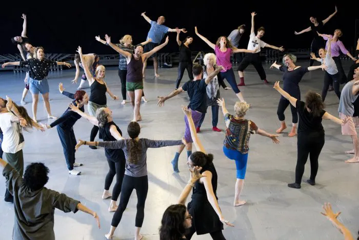 gagadancers2.jpg-700x467