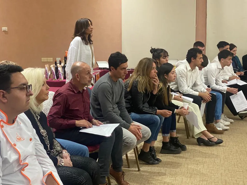 Representantes del Gobierno y AEHGA, durante la visita en San Rafael