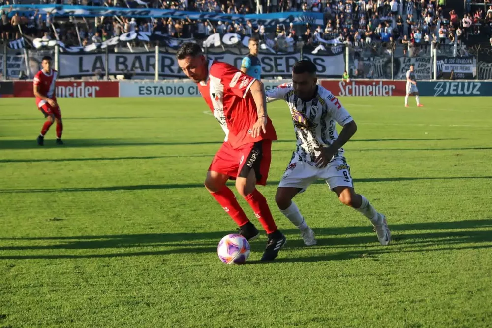 Ascenso, Estudiantes Bs As 0- Maipú 0