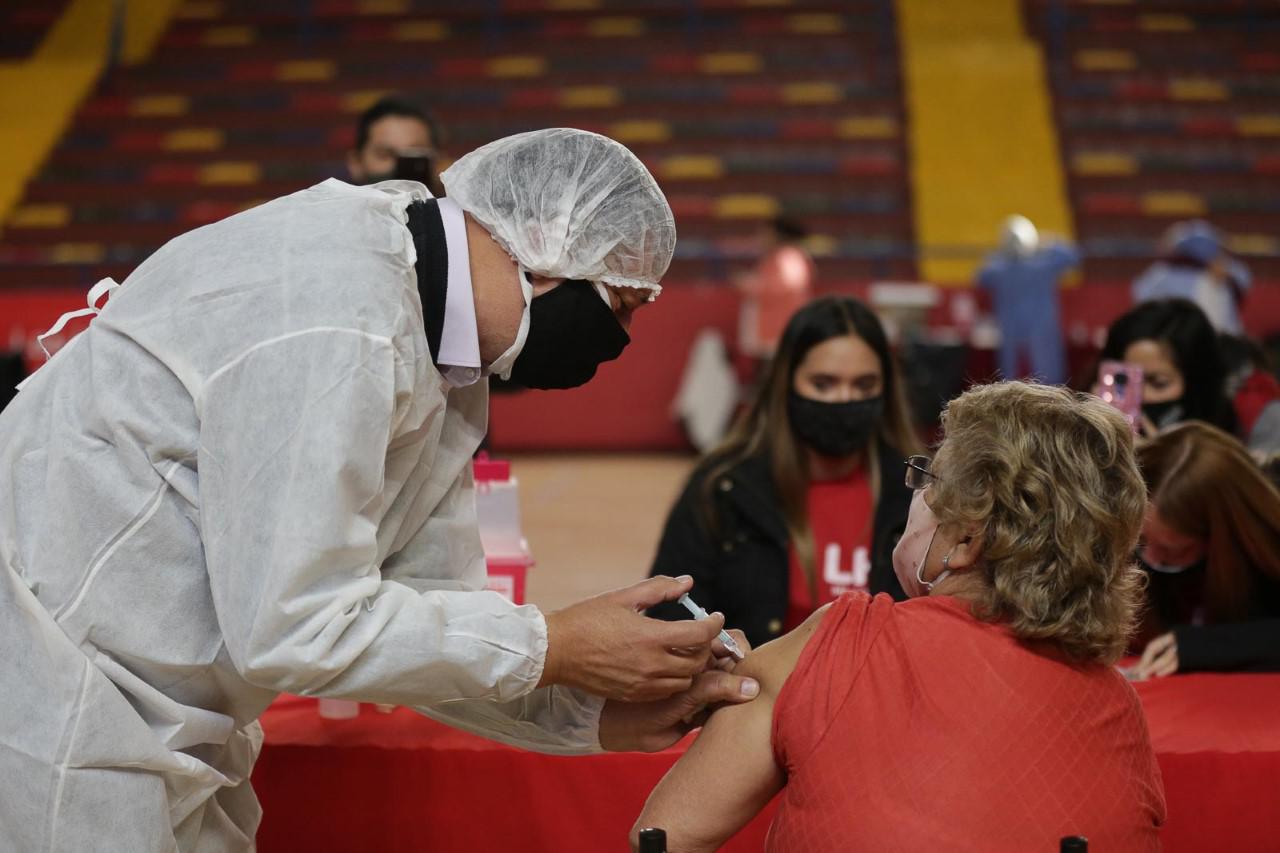 Las Heras, Daniel Orozco ayudó a vacunar