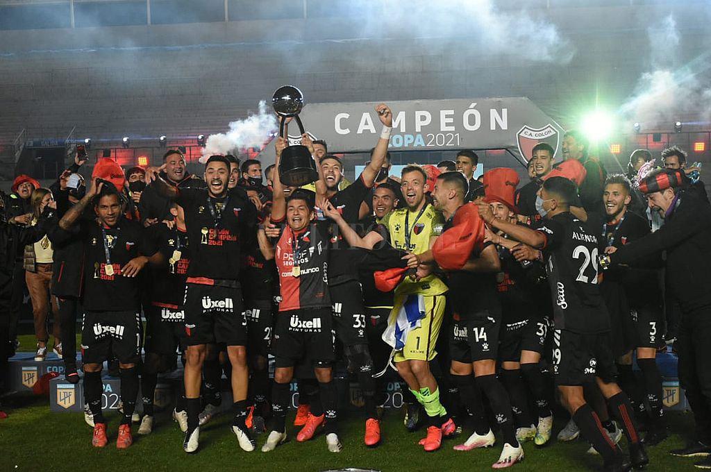 Colón de Santa Fe campeón de la copa de la Liga