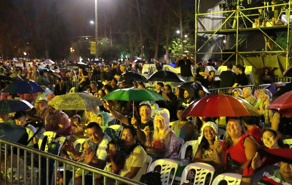 A pesar de la lluvia la gente disfruto del show y la elección