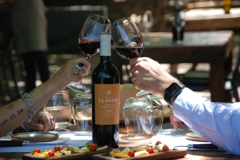 FLA restó brindis